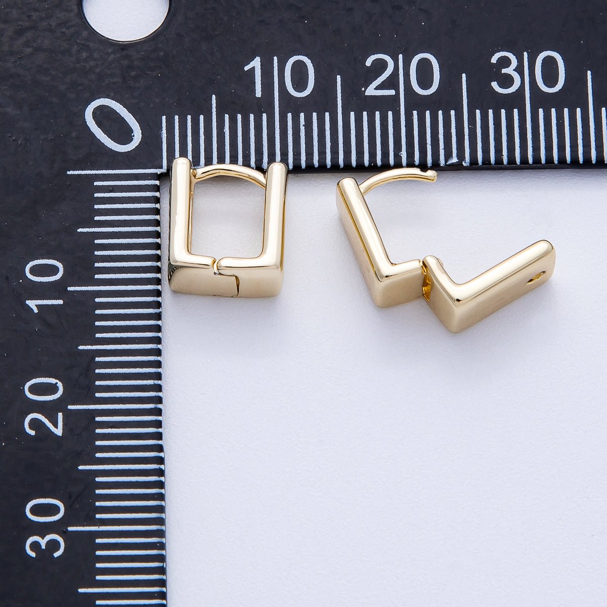 14K Gold Filled 10mm Minimalist Rectangle Cartilage Huggie | EARRINGS-00250