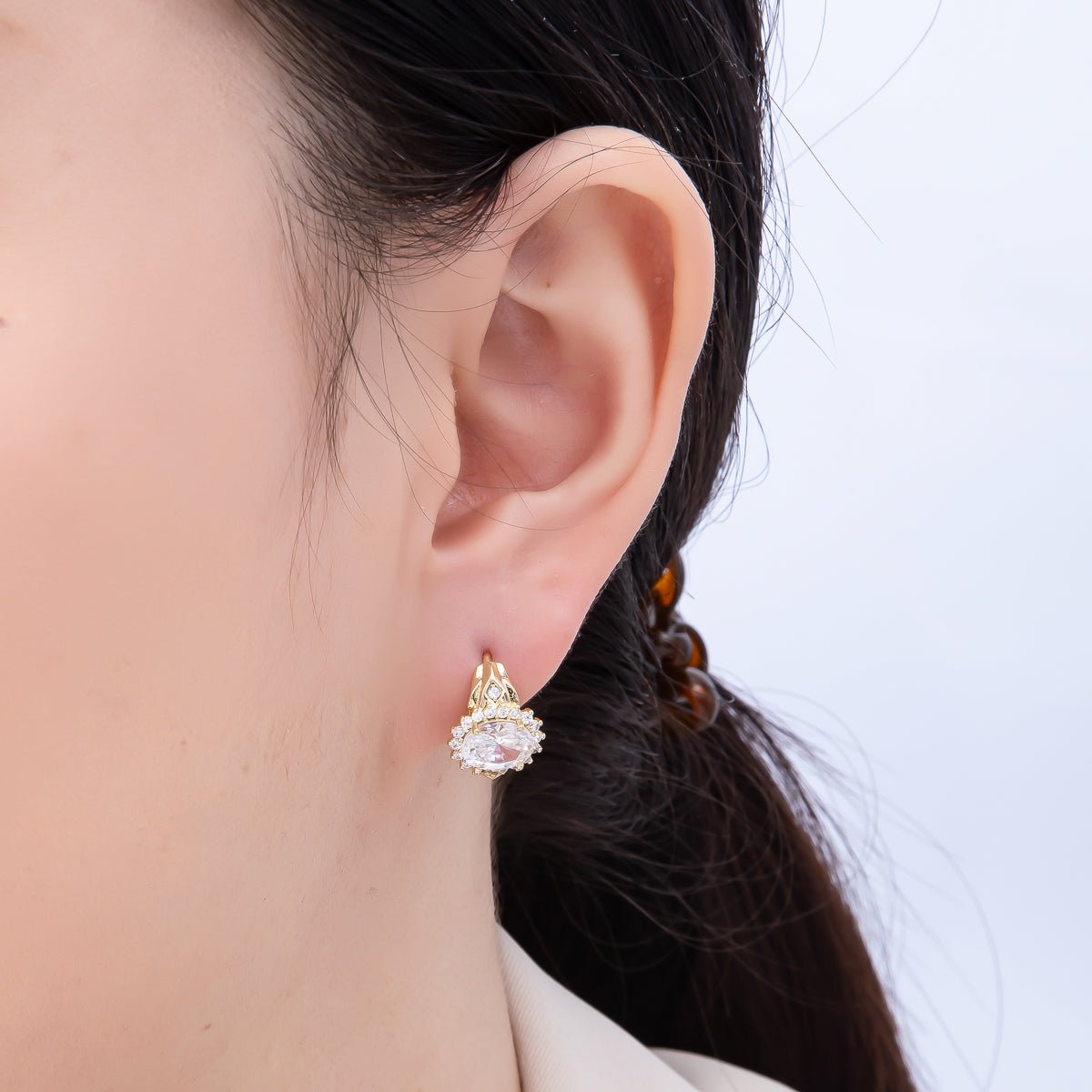 14K Gold Filled 15mm Clear CZ Round Flower Hammered Geometric Hoop Earrings | Earrings-00270