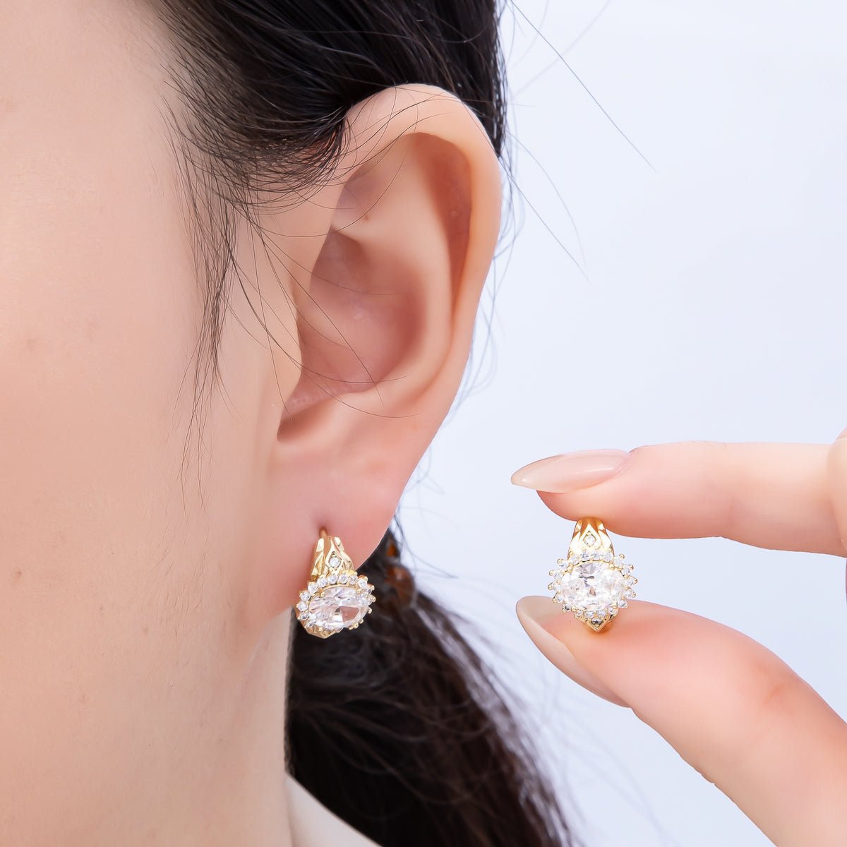 14K Gold Filled 15mm Clear CZ Round Flower Hammered Geometric Hoop Earrings | Earrings-00270
