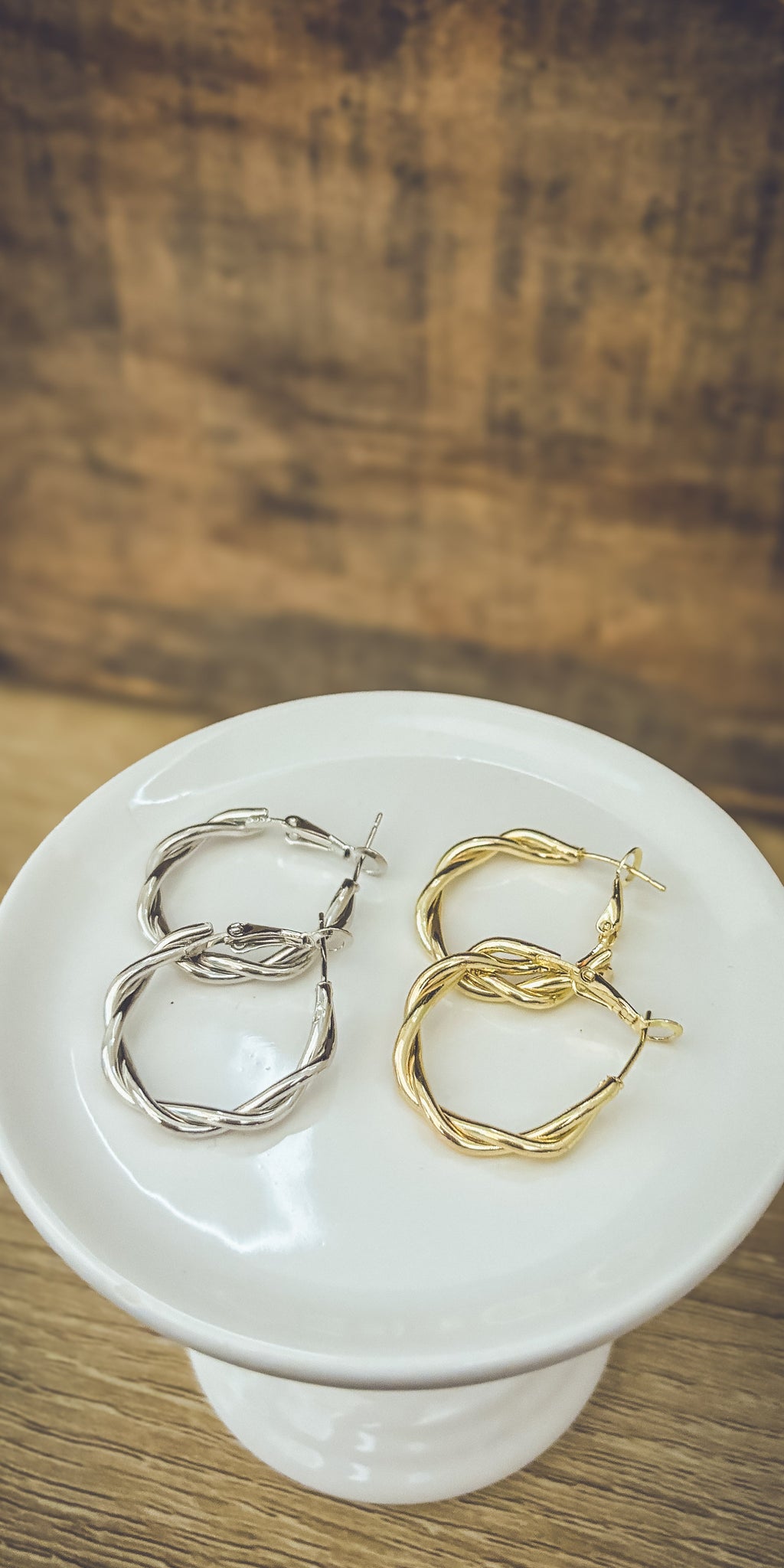 The Everyday Hoop Twist - Gold or Silver