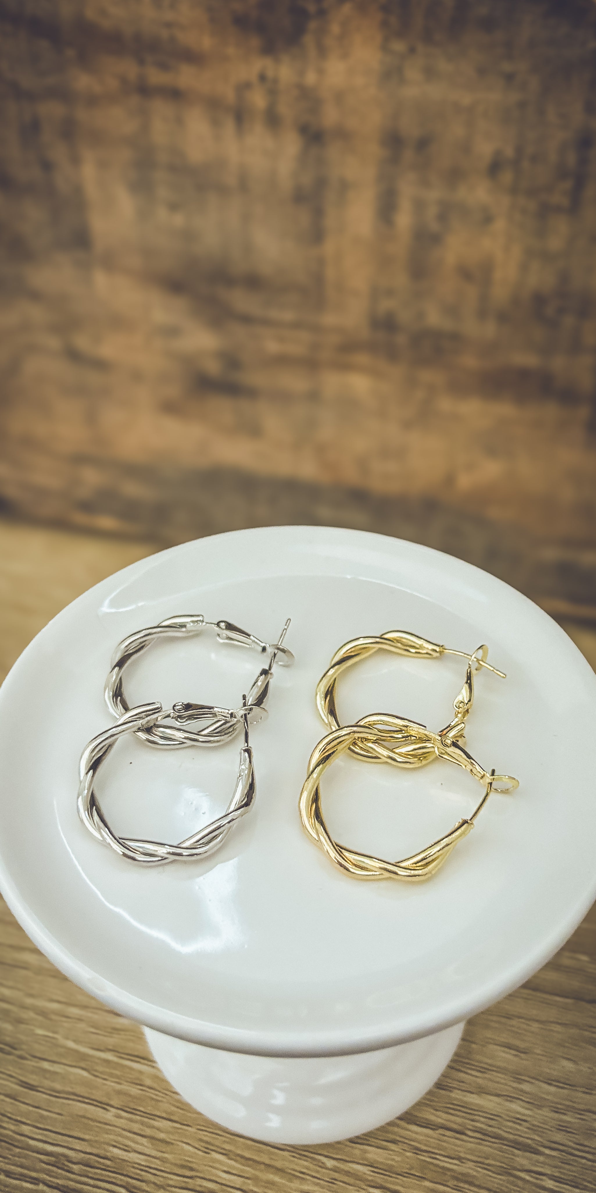 The Everyday Hoop Twist - Gold or Silver
