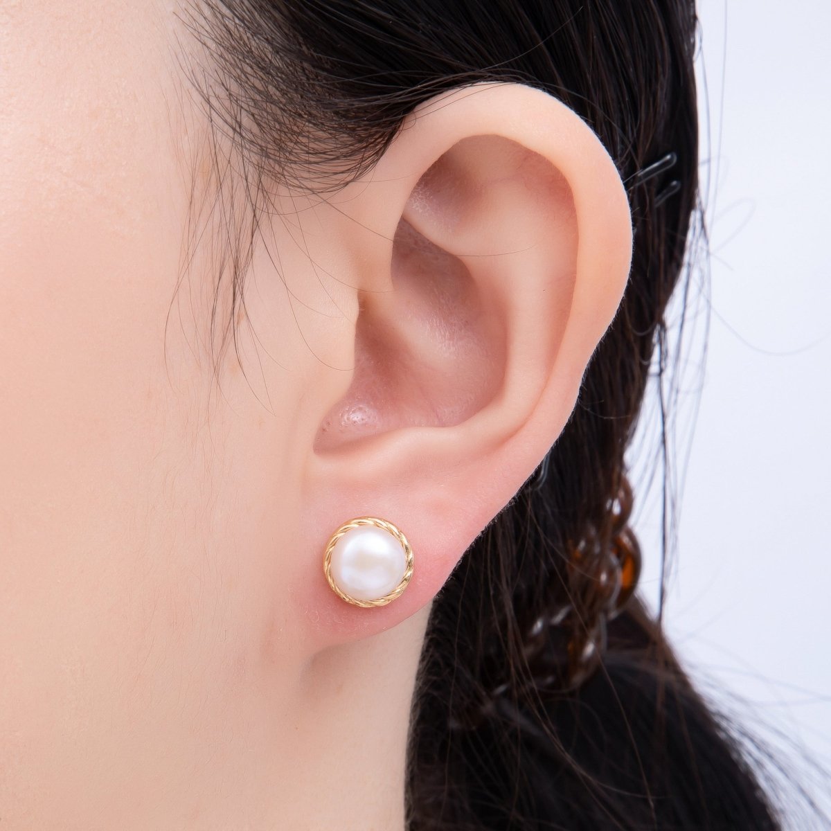 18K Gold Filled 10mm Shell Pearl Rope Bezel Round Stud Earrings | Earrings-00353