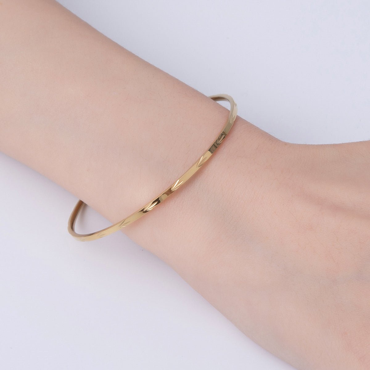 18K Gold Filled 2mm Thin Triple Lined Leaf Imprint Geometric Bangle Bracelet | WA-01457