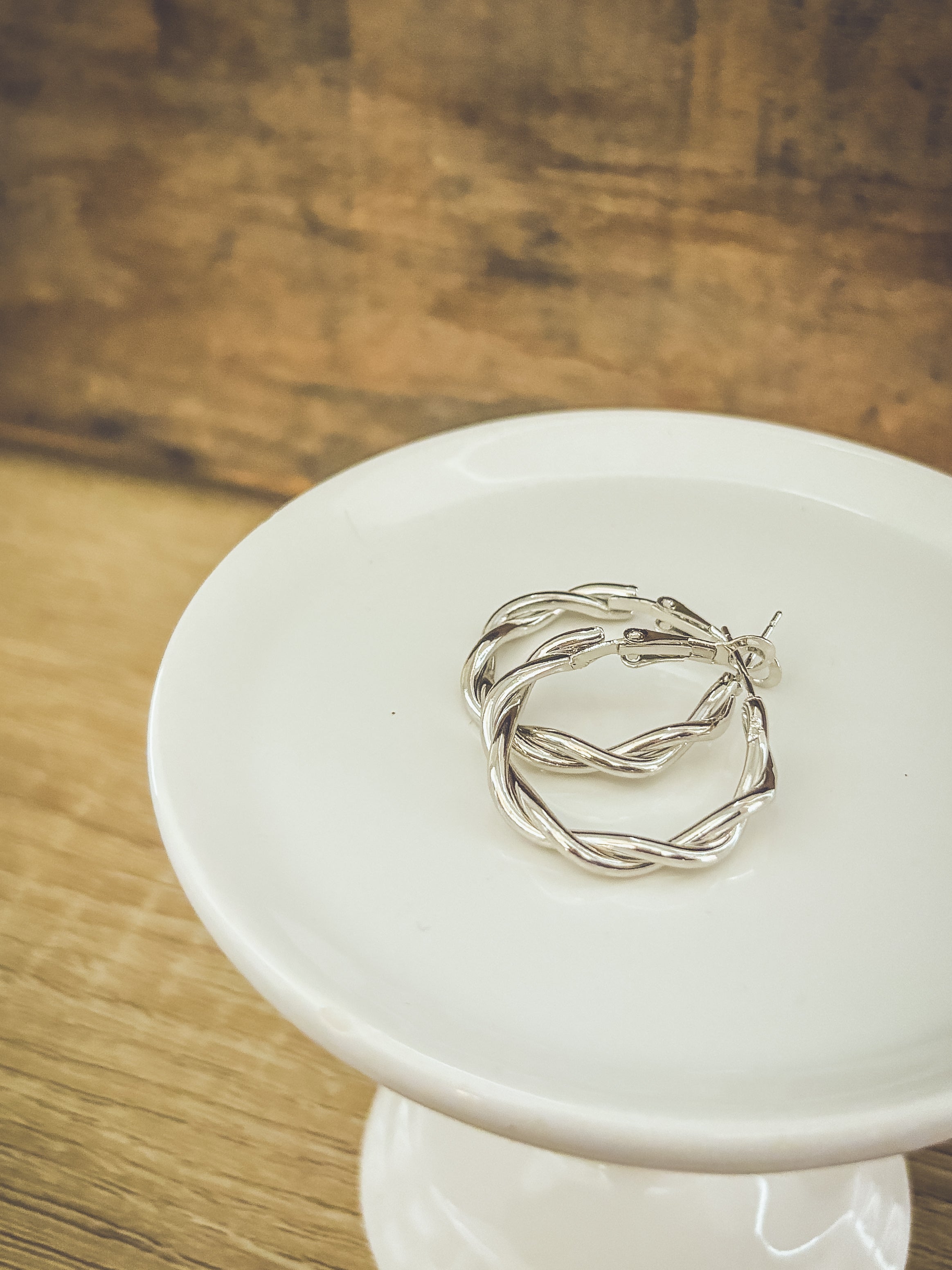 The Everyday Hoop Twist - Gold or Silver