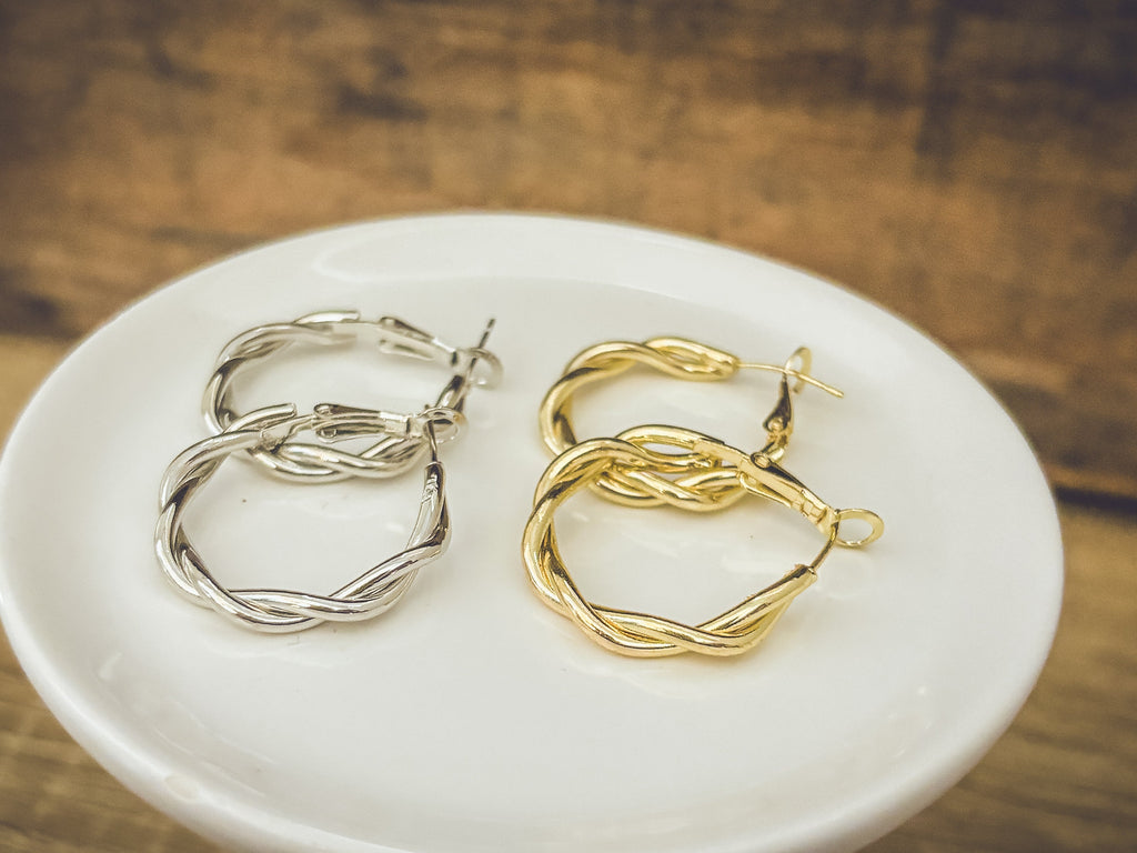 The Everyday Hoop Twist - Gold or Silver