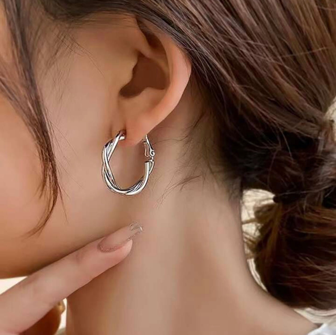 The Everyday Hoop Twist - Gold or Silver