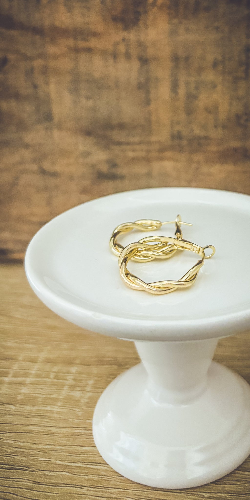 The Everyday Hoop Twist - Gold or Silver