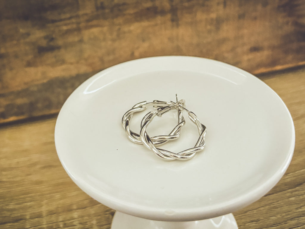 The Everyday Hoop Twist - Gold or Silver