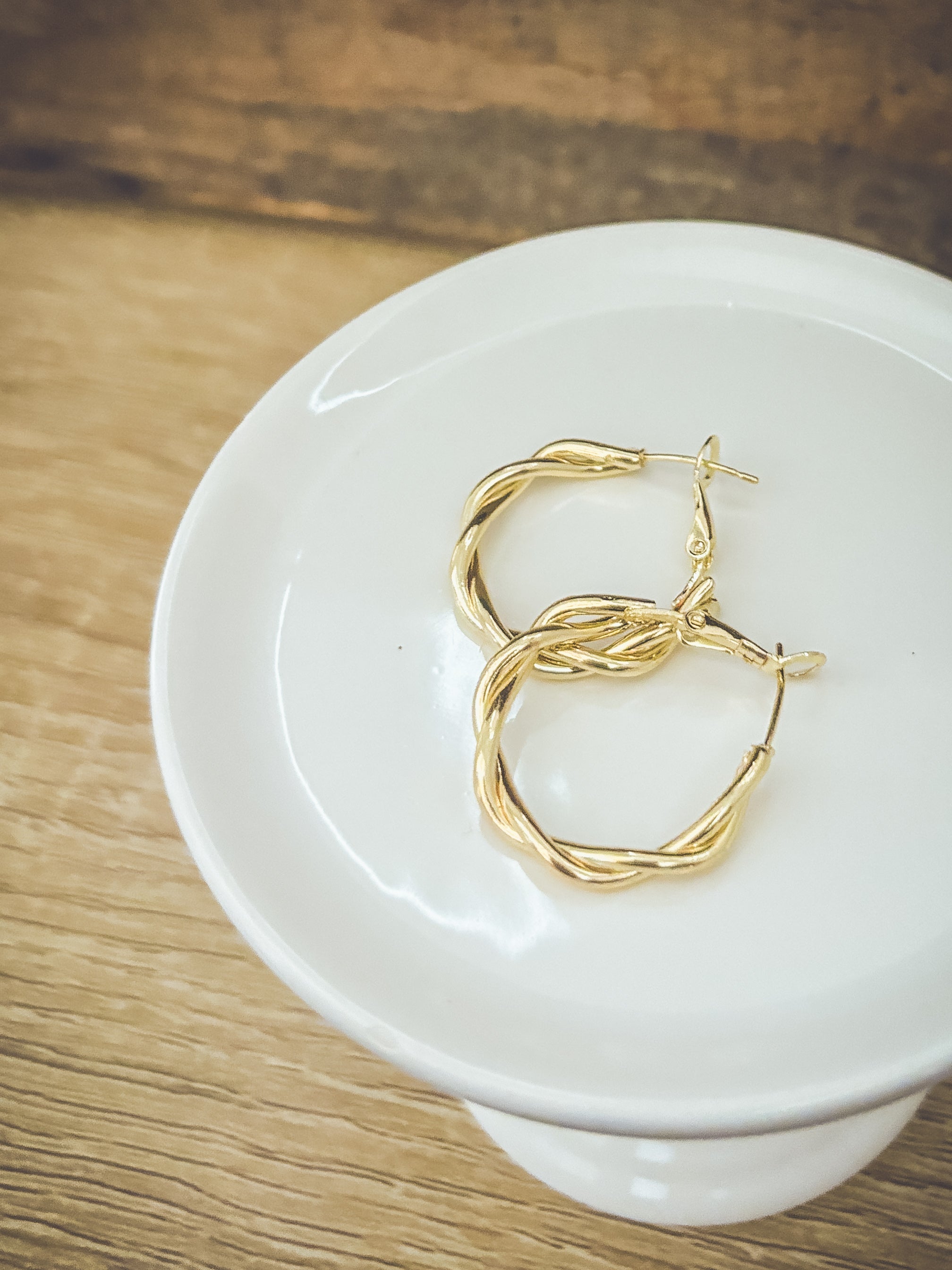 The Everyday Hoop Twist - Gold or Silver