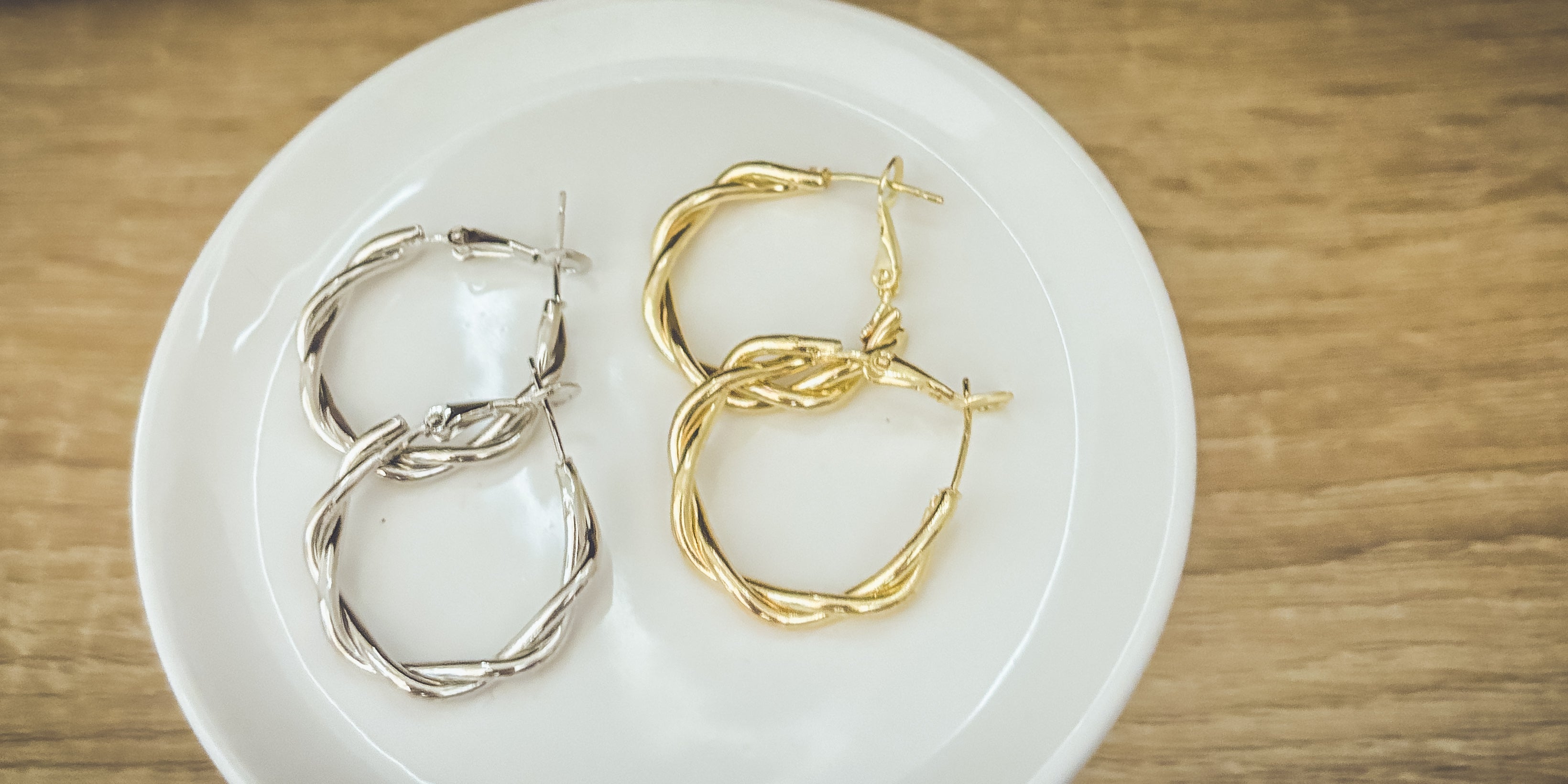The Everyday Hoop Twist - Gold or Silver