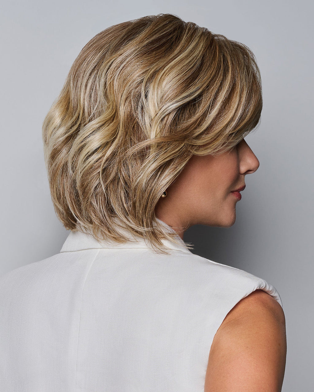 Raquel Welch Sheer Luxury Collection Waves and Raves Chin-Length Bob Wig, Luxlite Cap, Average