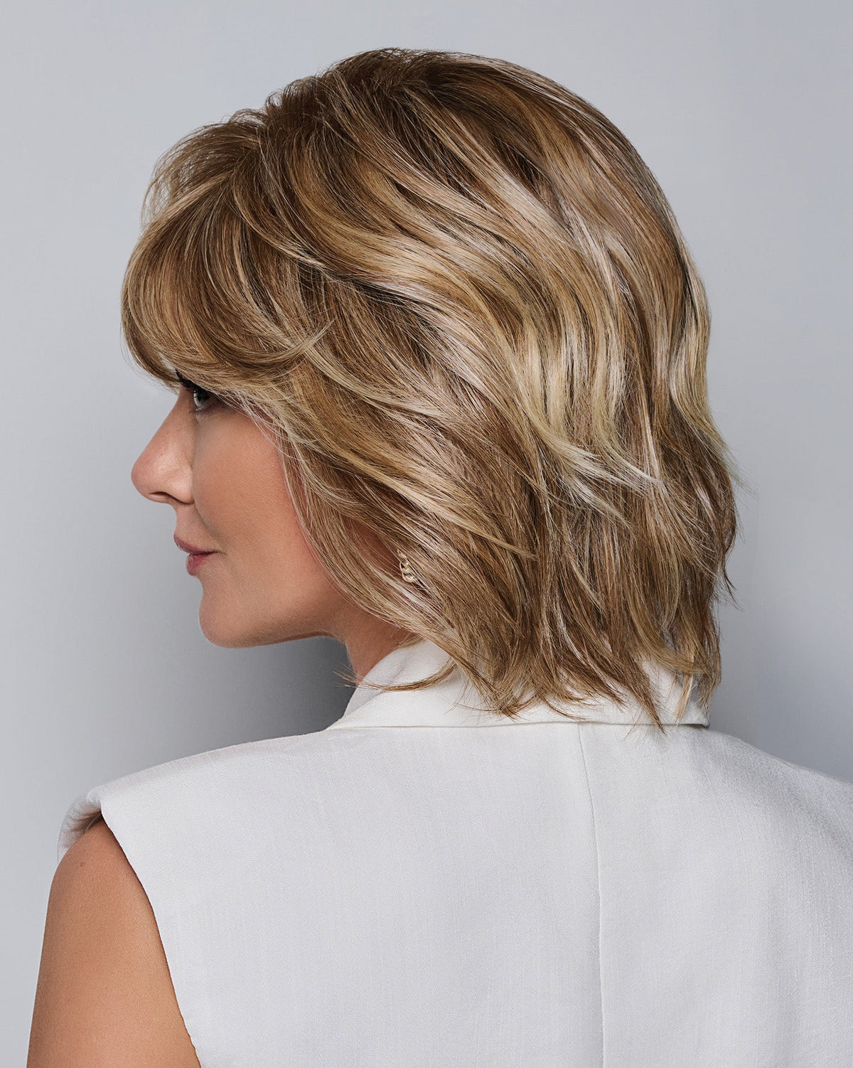 Raquel Welch Sheer Luxury Collection Waves and Raves Chin-Length Bob Wig, Luxlite Cap, Average