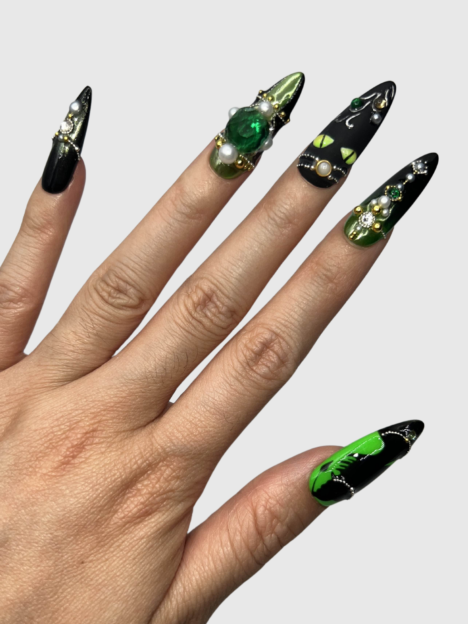 Witch's Familiar press on nails