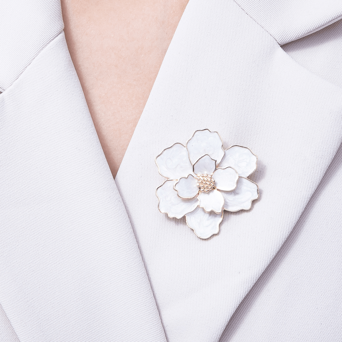 Gold 25.3mm x 31mm White Glitter Enamel Flower Pin Brooch | BH-119