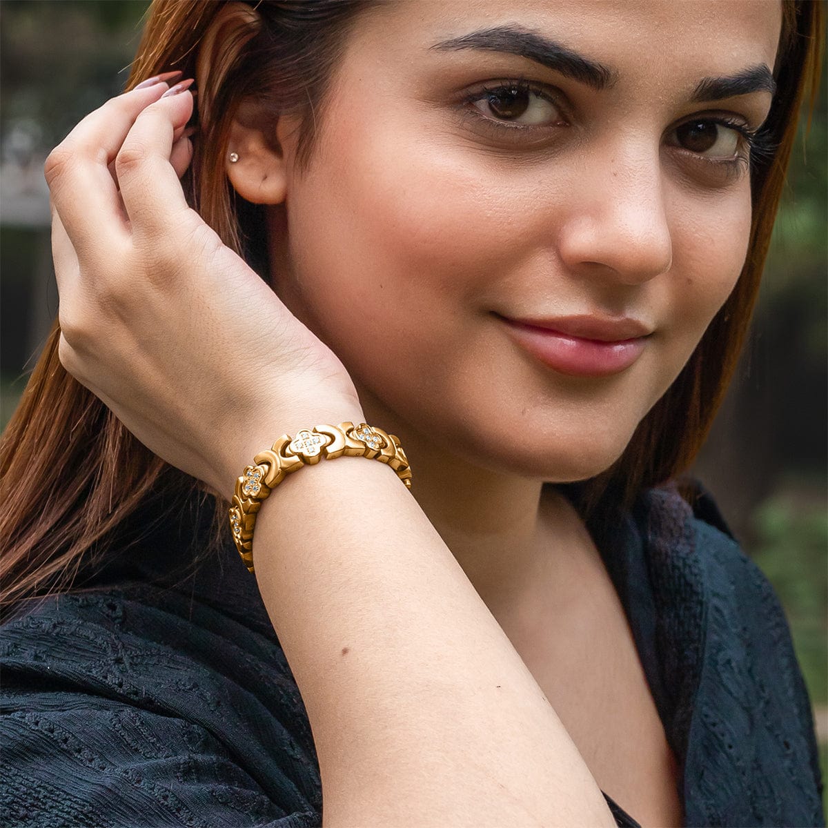Clover Magnetic Bracelet for Women (Gold)