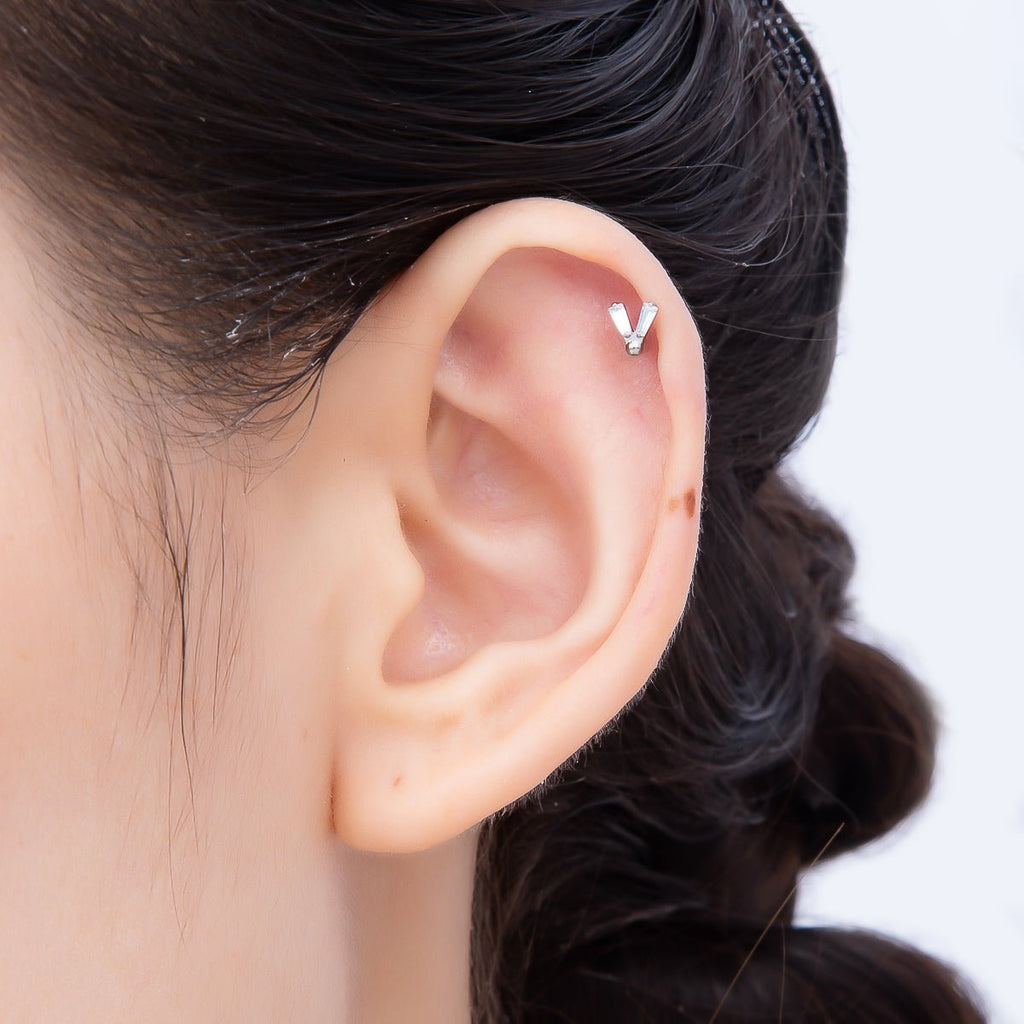 Titanium 5mm V-Shaped Baguette CZ Single Cartilage Piercing Flat Back Stud | BJ-00026