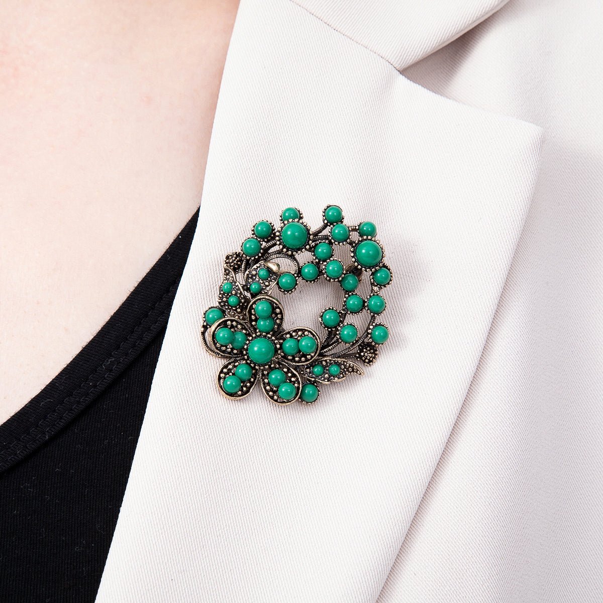 Vintage Gold 48mm Green Aventurine Round Dotted Flower Pin Brooch | BH-00176
